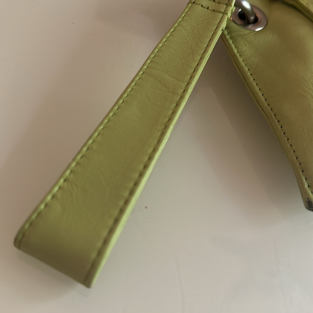 HOBO Vida Wristlet or Clutch Leather Multi-Slot Bag Green Apple Kiwi Color - Picture 3 of 11